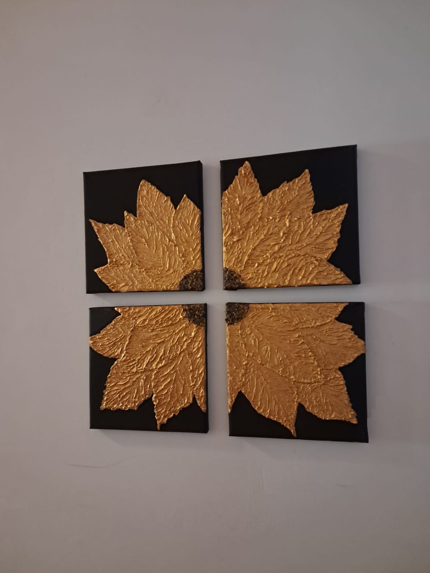 Strukturiertes Tetraptichon in Acryl "Golden Flower"