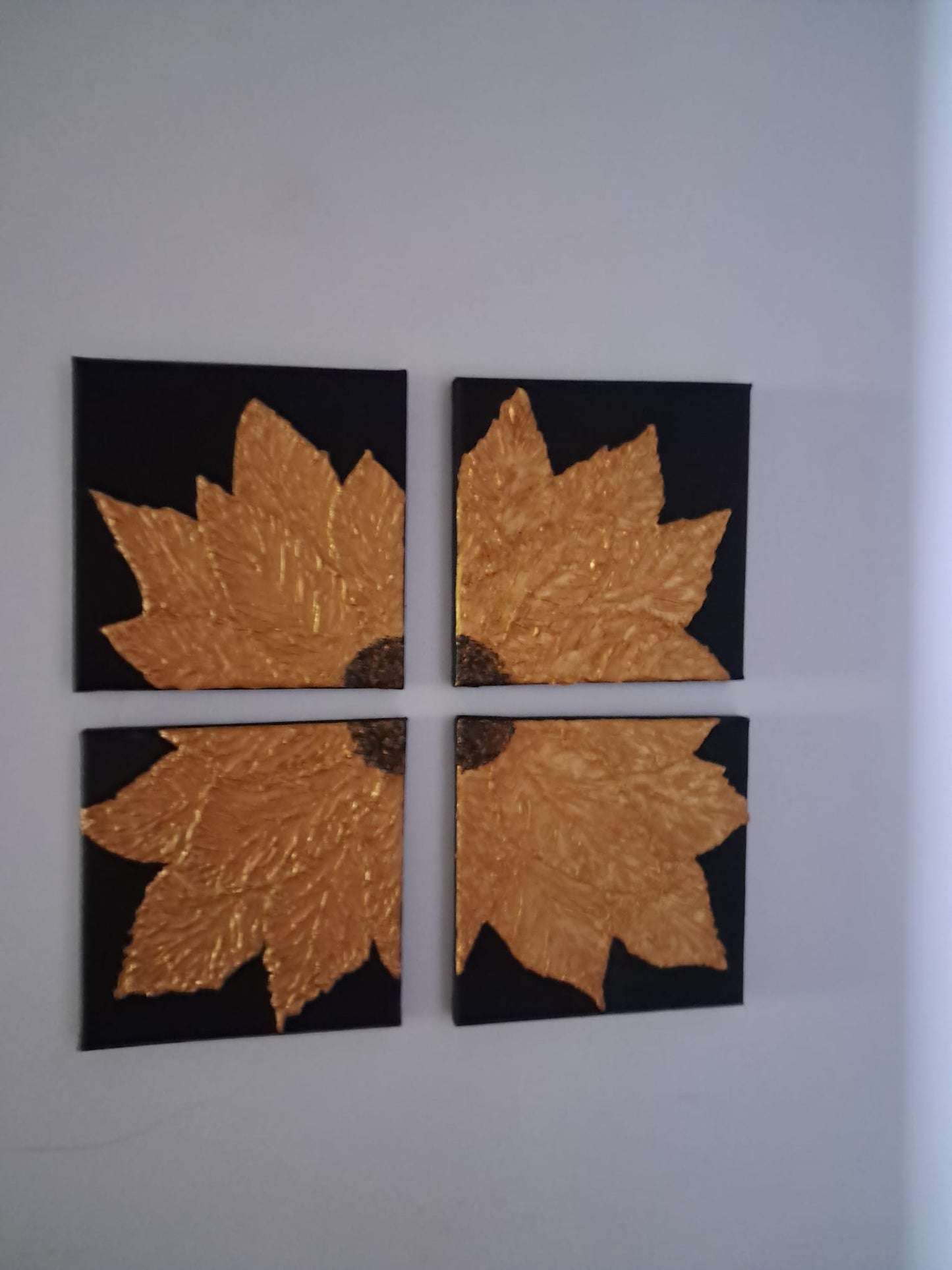 Strukturiertes Tetraptichon in Acryl "Golden Flower"