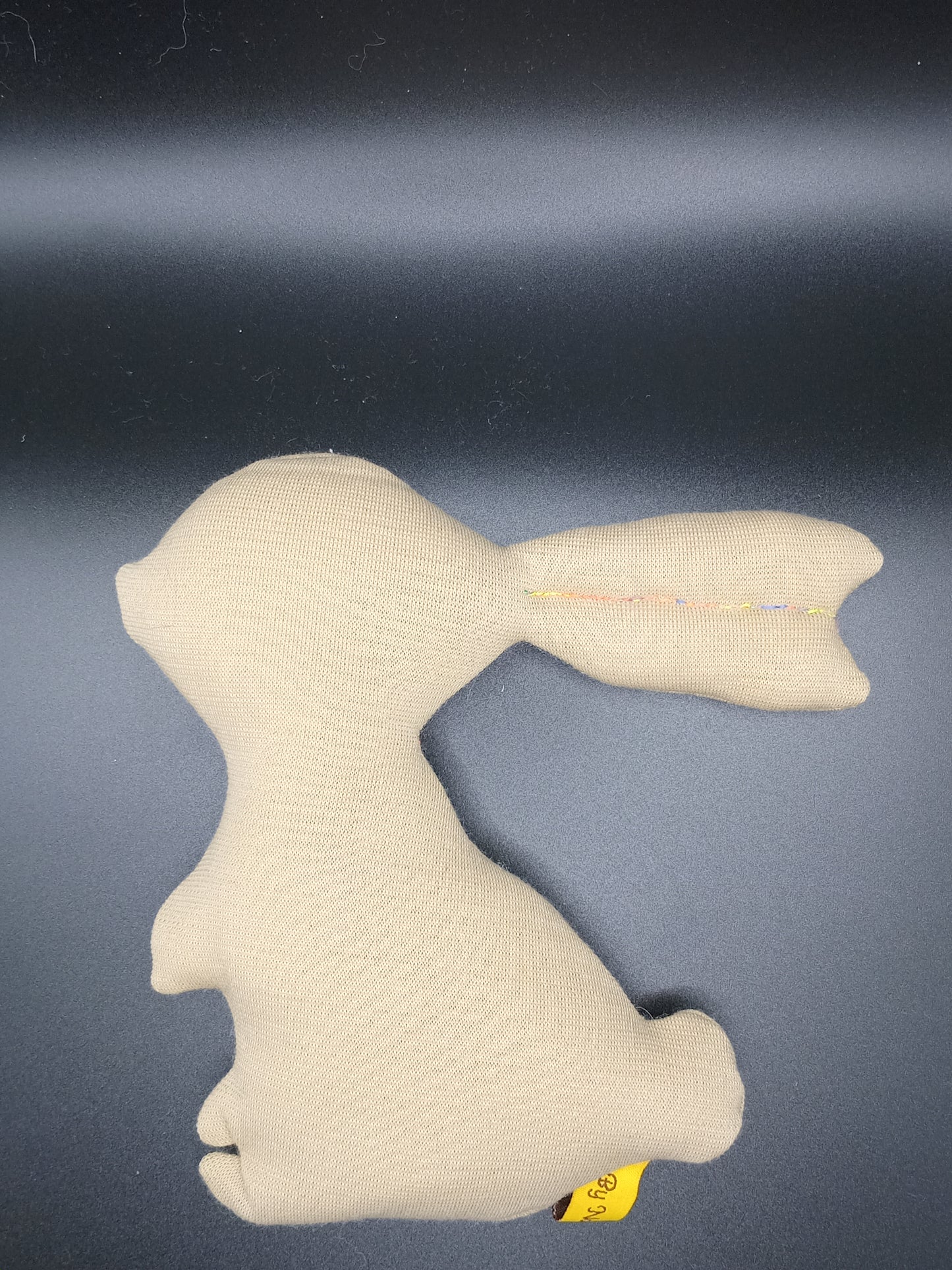 Beiger Osterhase Kleiner Vorbote auf die ersten Sonnenstrahlen
