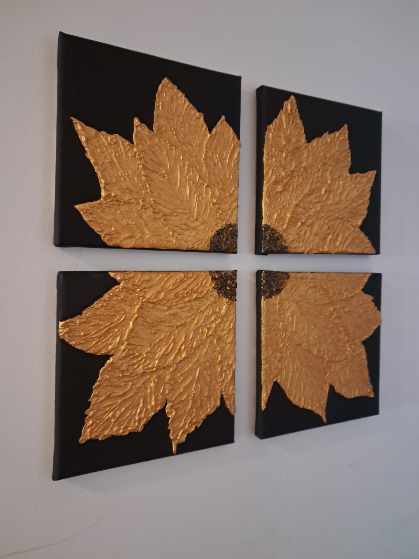 Strukturiertes Tetraptichon in Acryl "Golden Flower"